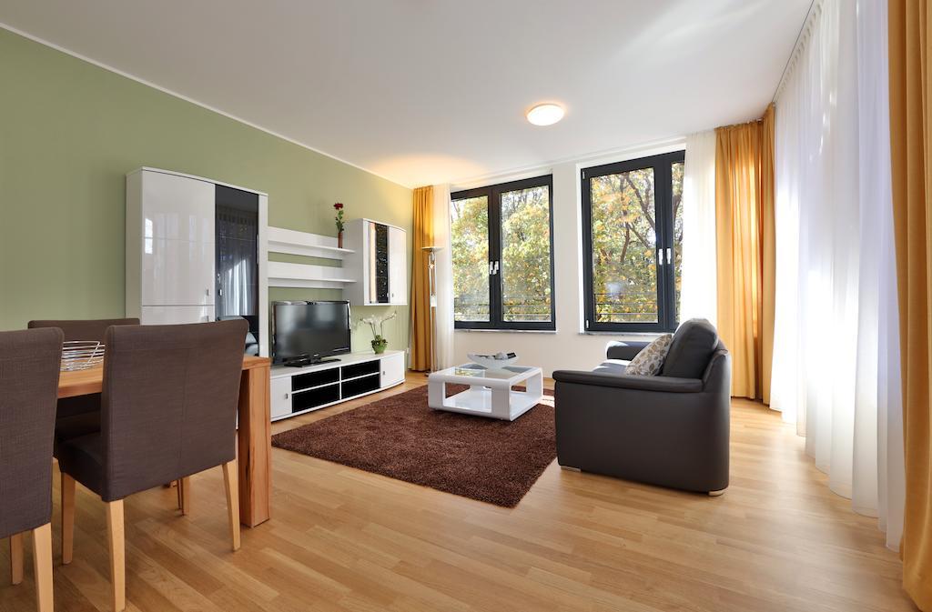 Aparthotel Business *